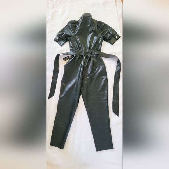 NWT! Express Faux Leather Women's Straight-Leg Belted Jumpsuit Size XS - Picture 8 of 17